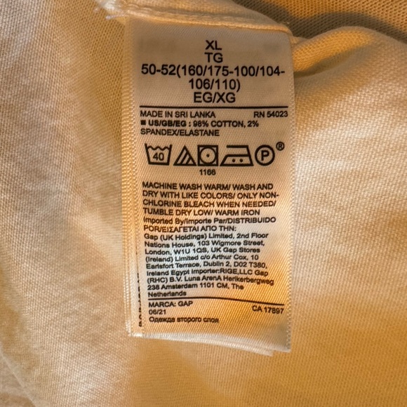 The perfect shirt - Gap white button down - Picture 4 of 9